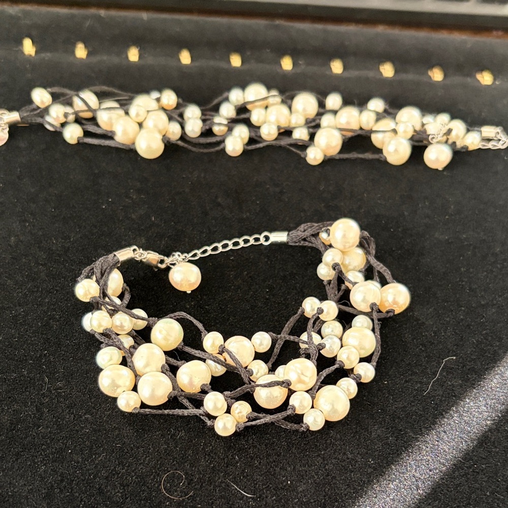 Elegant Pearl Cluster Bracelet